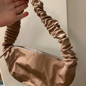 Väska  - Helt oanvänd! Beige