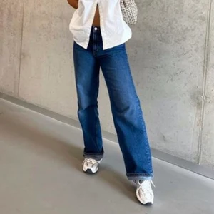 monki yoko jeans - säljer mina yoko jeans ifrån monki i färgen washed indigo då dom blivit för korta för mig. 