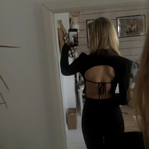 Topp med öppen rygg - Så fin ribbstickad topp från Nakd i strl s, använd en gång!