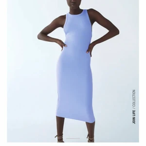 Klänning Zara  - Blå klänning från Zara i storlek M. Säljer för 100kr 🦋