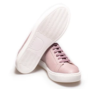 Nya sneakers dam skinn  - Nya sneakers, dam, skinn. Finns i strl 38,5, 40 och 42. Säljs pgv överskott av upphör företag. Tillkommer frakt.  https://instagram.com/gugershoes?igshid=13hasi3pjhu1h