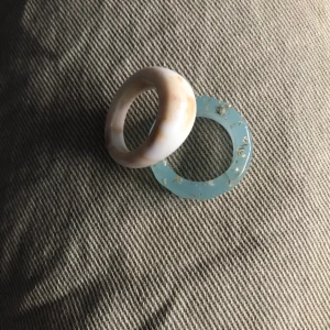 Ringar  - 2 jättefina ringar som tyvärr är för små för mig. 30 kr styck 