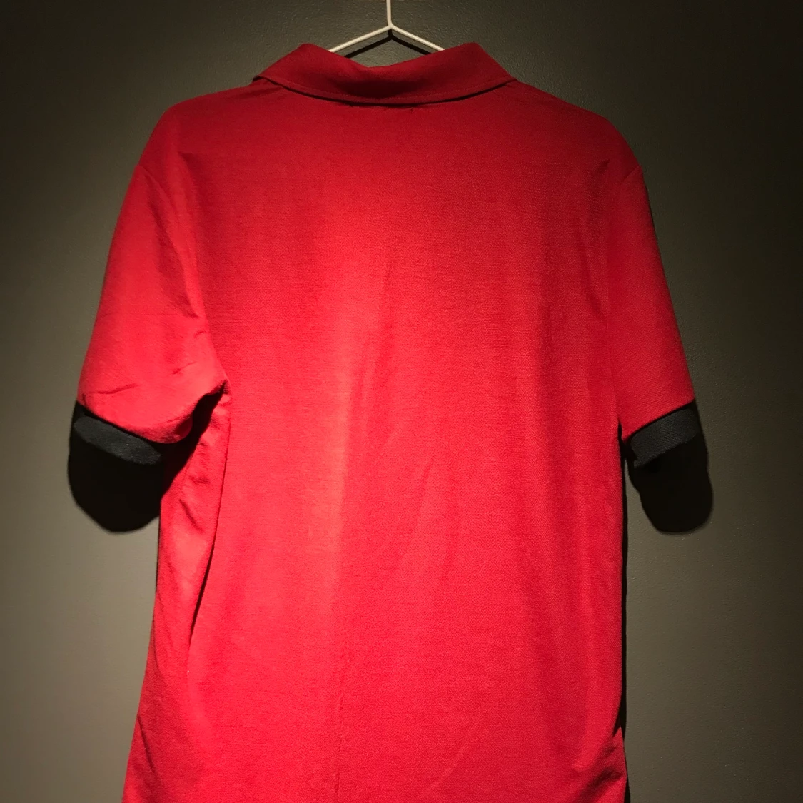 Röd Helly Hansen piké  - 90