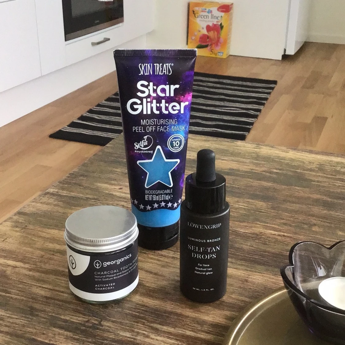 Ansiktsmask, bus för ansiktet, charcoal tooth powder