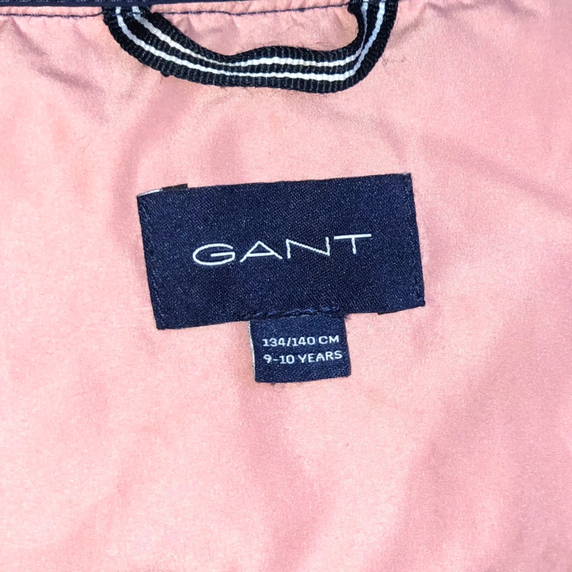 Gant väst 134/140 - 90