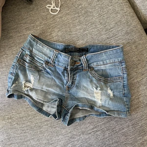 Shorts - Shorts i nyskick, stretchiga. W26 - XS