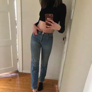 Levisjeans  - Sååå snygga jeans köpta secondhand. Har använt så mycket men dom har tyvärr blivit för små :(( kontakta för mer info! 🦋🦋