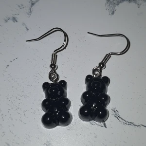 Örhängen - Nickelfria, 30kr/par eller 2 par för 50kr