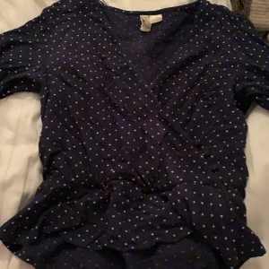 Blus från HM strl 34 - Jättefint skick!! Knappt använd