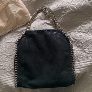 Fin väska! - Fin väska som inte kommer till användning längre! Bra skick! Köpt för ca 600