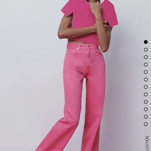 Rosa jeans, Zara, Wide leg full length  - Intressekoll, byxorna är helt nya och endast testade, de är slutsålda och därför tänkte jag kolla om nån är intresserad innan jag gör retur, de är så himla snygga men är tyvärr för små för mig (jag har vanligtvis större storlek på jeans så de är rätt normala i storleken) 