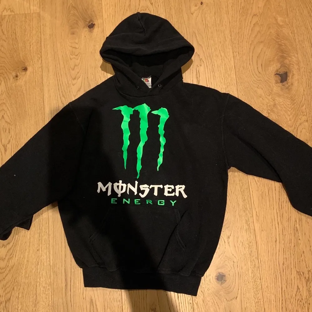 Asnajs monster energy hoodie som inte kommer till användning!  . Hoodies.
