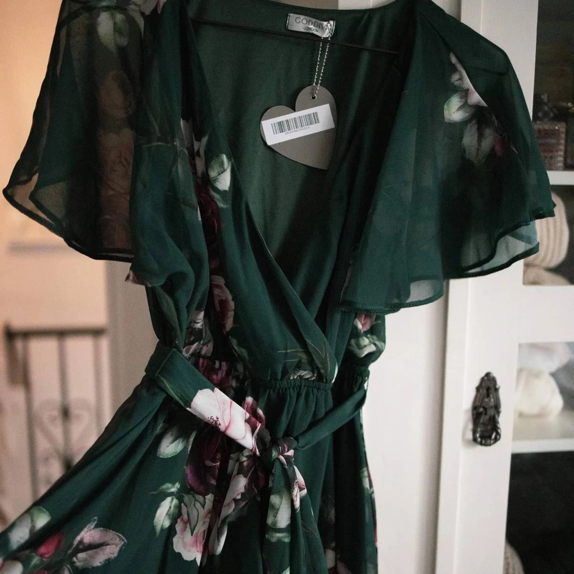 Grön klänning med blommor