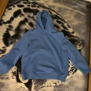 Hoodie - Hoodie från H&M i relaxed fit. Strl xl men sitter som en L. 125kr