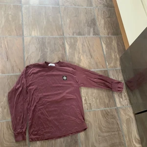 Stone island tröja  - Etår gammal Stone island tröja använd 4 gånger 10/10 i skick 