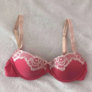 Rosa bh - Balconette bh från hunkemöller, ok skick