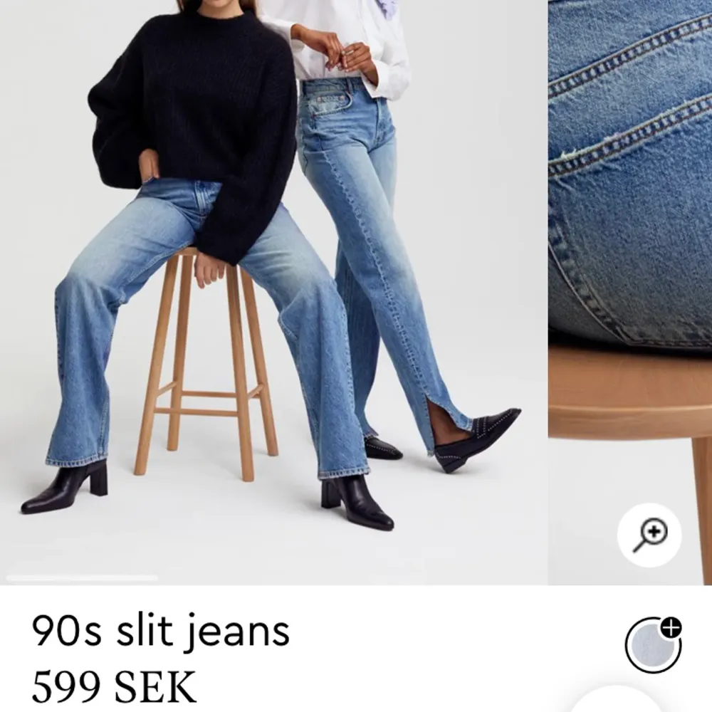 Säljer mina superfina blå jeans från gina med slits❤️köpte dom här på plick men de var tyvärr för stora så säljer vidare🥰kom privat för fler frågor . Jeans & Byxor.