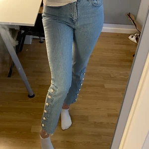Blåa jeans  - Snygga blåa jeans som är sparsamt använda. Säljer då de inte kommit till användning så som jag trodde använda ca 3-4 gånger. 
