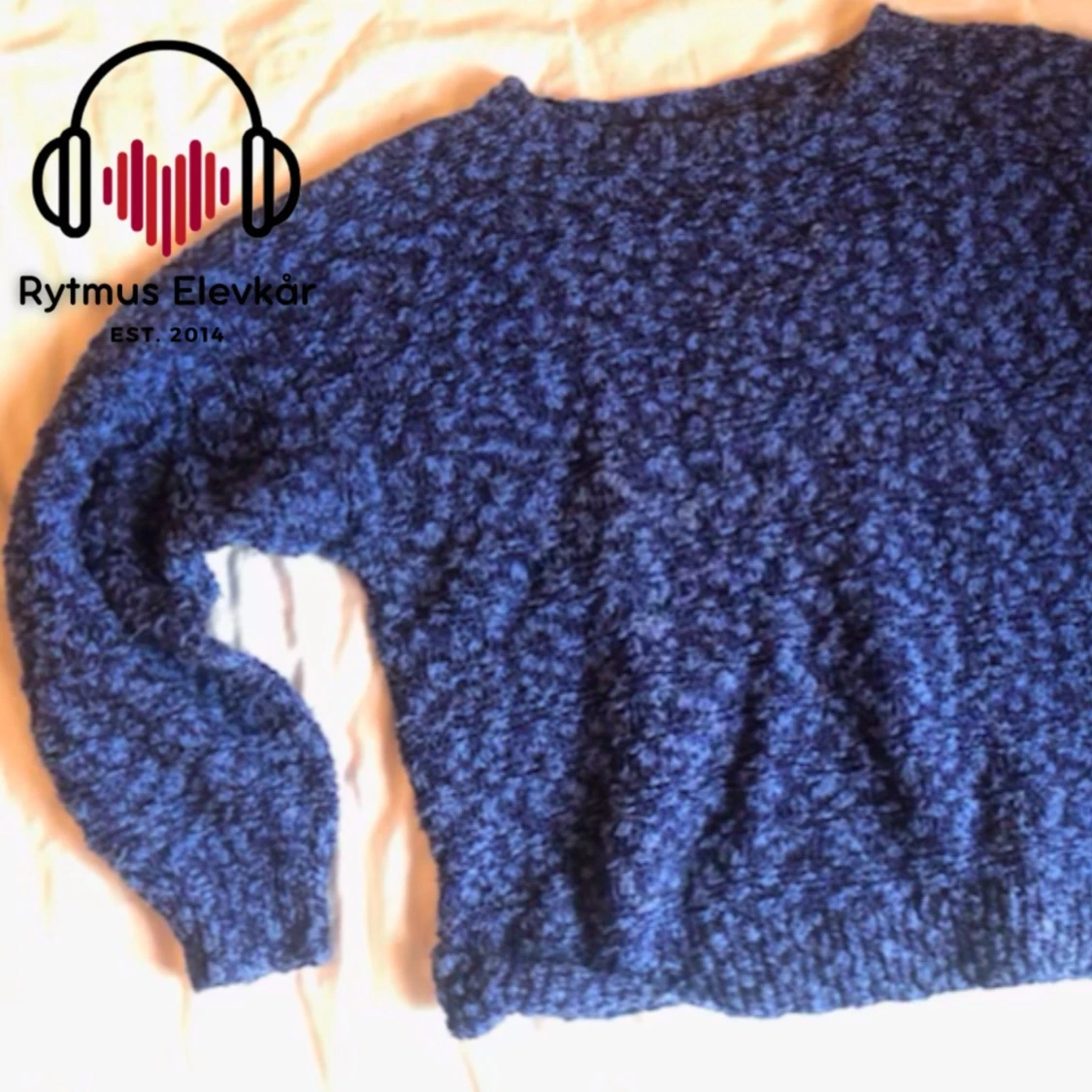 Blå stickad tröja