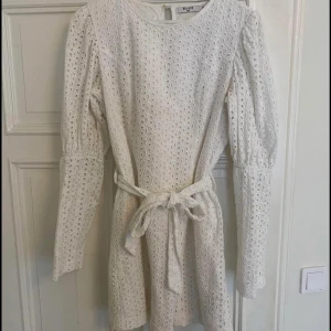 Klänning - Vit klänning från nakd