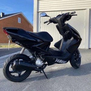 Vespa  - Tjena mina vänner säljer denna vespan allt funkar ingen problem med den vill få borten pågrund av att ja ska flytta och inte har plats