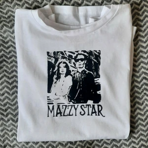Mazzy star tshirt - Mazzy star tshirt - handmålad i textilfärg av mig. Köpare står för frakt<3