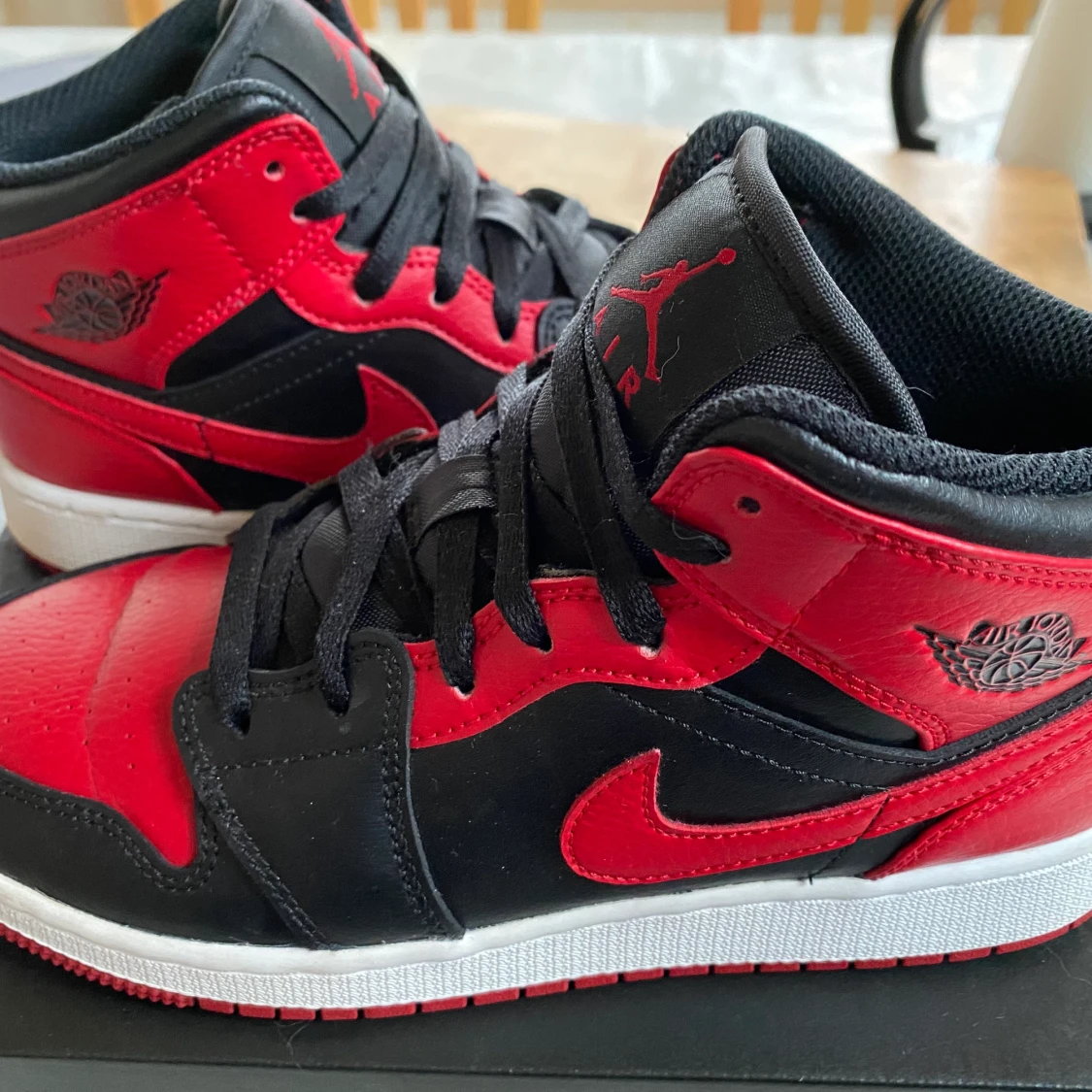 Air Jordan 1 Mid Banned - 90