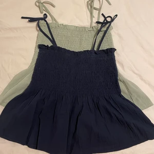 Volangtoppar - Säljer dessa volangtoppar som jag aldrig använt ❤️ buda för båda😌