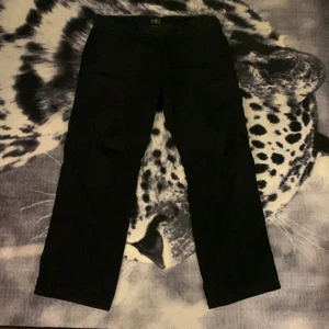 Manchesterbyxor - Najs straight Manchesterbyxor. Sitter som 32 i längden men lite stora i midjan, dock inget som ett skärp inte löser. 125kr