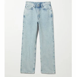Weekday jeans ROWE - Säljer dessa jeans från Weekday, modellen Rowe och färgen Aqua blue. Storleken är W28/L30. Säljer dom pga för korta i längden. Haft dom ett tag men inte använt så mycket på grund av detta. Nypris 500 men säljer för 170
