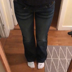 Lågmidjade replay jeans - Säljer mina jättefina lågmidjade jeans pga dom inte kommer till användning 