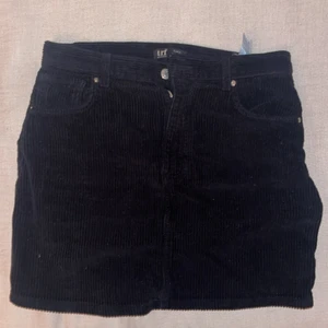 Manchester kjol zara  - Kjol i Manchester från zara storlek M 