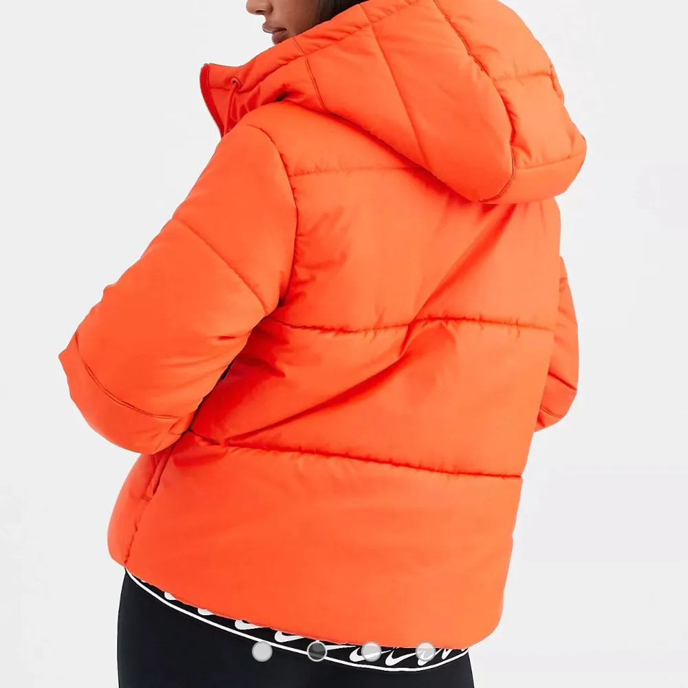Säljer denna fantastiska fina jackan från Nike!! 🥰 strl M , perfekt nu för vintern/våren!! Jättefin!! I nyskick dessutom!! . Jackor.