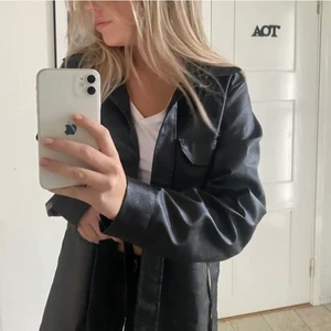 Jacka - En jätte fin skinnkappa aldrig använd köpte den för 500 säljer nu för 250 kr!!