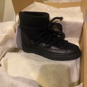 Inuikii skor - Köpt fel storlek… byter bara mot ett par inuikiis i storlek i 37.