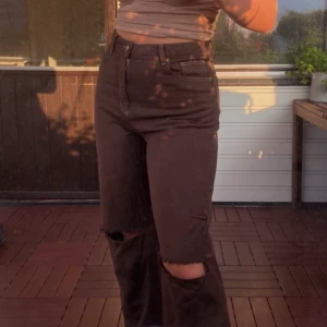 Bruna jeans - Jättesnygga bruna jeans som jag tyvärr tycker är lite korta på mig då jag älskar långa jeans. (Jag är ca 177) Dessa jeans säljs inte längre och går inte att få tag på 💜