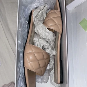 Jättefina skor ALDRIG ANVÄNT  - Kmr överens om pris i dm och mer info där!!