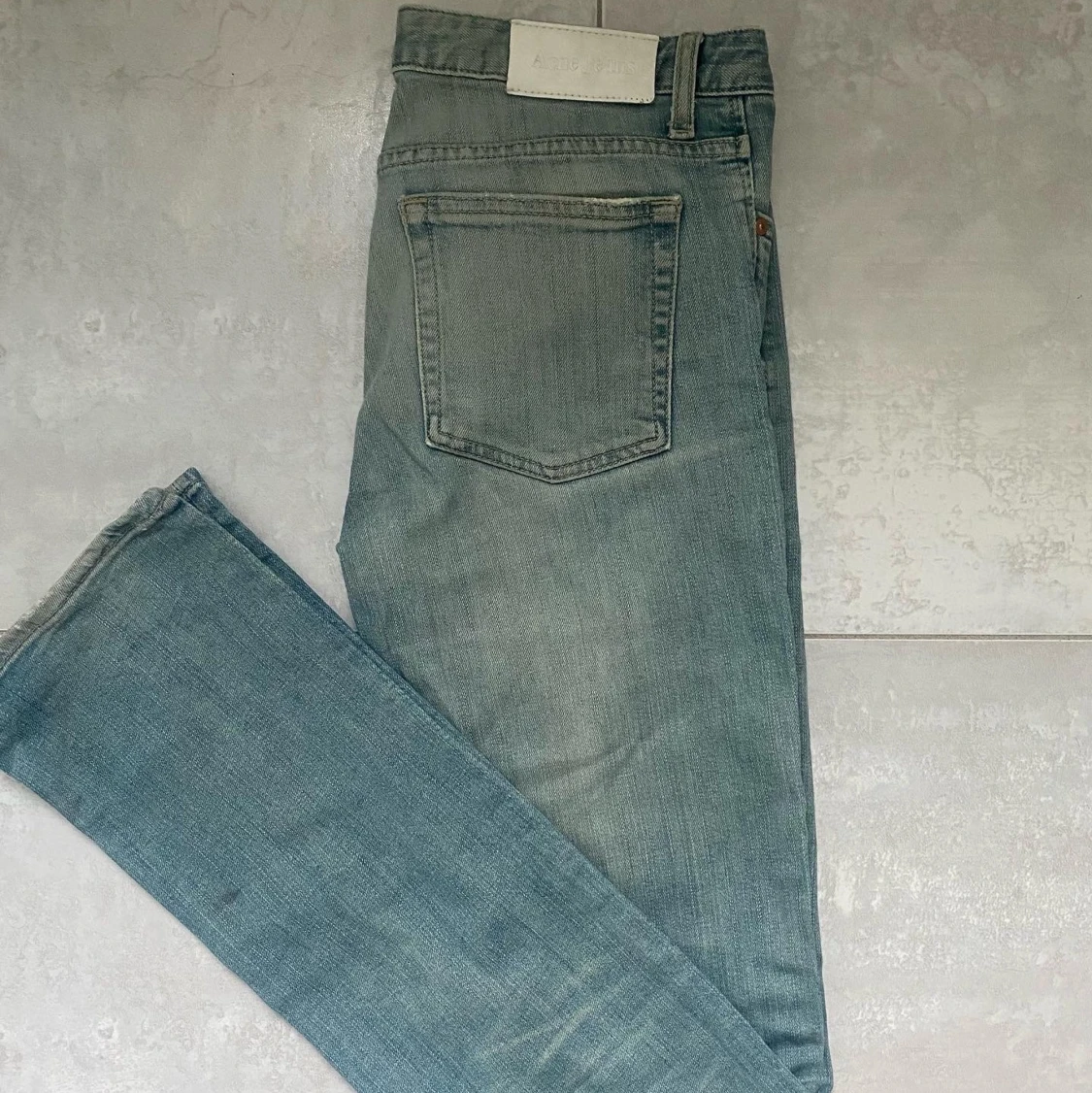 Blåa acne jeans  - 90