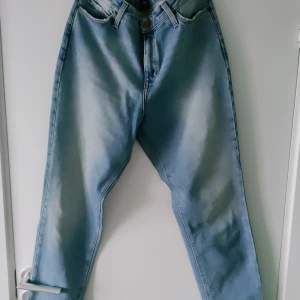 Straight Lee jeans light blue - Light blue Lee jeans, size 40 or 31x31, worn a few times, in great condition. 100% cotton so it doesn't stretch, selling because unfortunately it no longer fits me. 