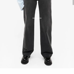 Jeans  - Säker nu dessa jätte snygga jeans från Monki!🤩 Aldrig använda eftersom det tyvärr är för små för mig. Köpta för 400:-. Skriv för frågor!💗  