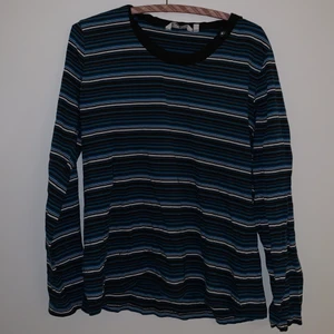 Långärmad tröja - långärmad tröja, står strl xl men den passar nog typ dam m/l eller herr xs