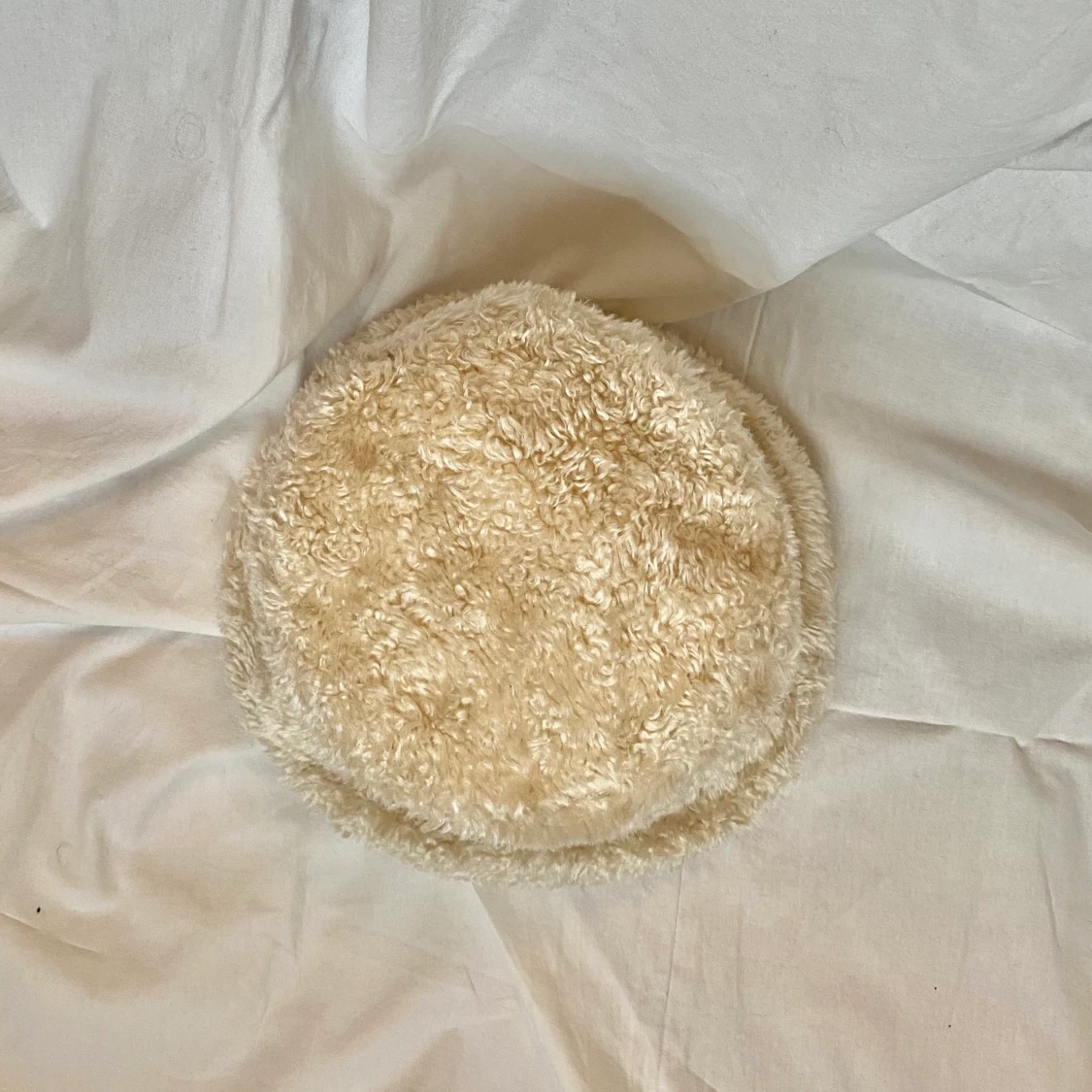 Fluffig buckethat🥰🥰🤍🤍 - 90