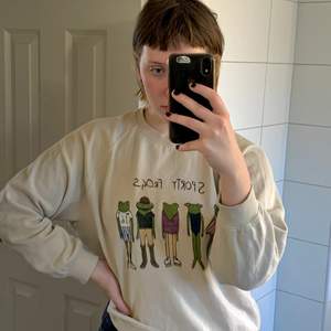 En handmålad tröja, såld från början på @hembaktatrojor på instagram