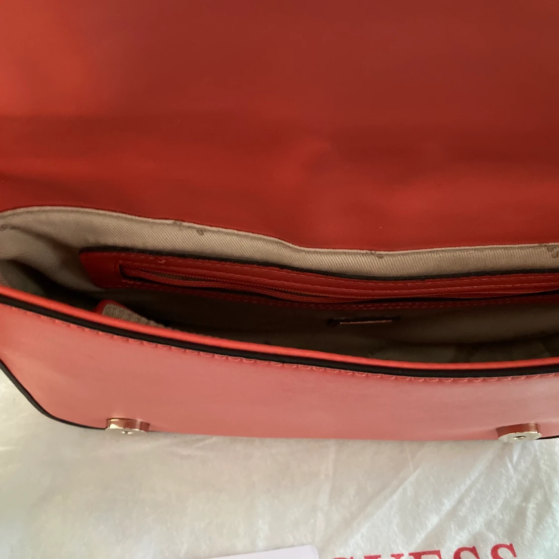 Guess väska 500kr mycket bra skick - 91