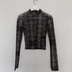 meshtröja ormmönster - meshtröja med ormmönster, halvpolo, tight passform