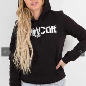 Dirtcult hoodie  - Säljer min dirtcult hoodie storlek S. I jättebra skick. Säljer för 200 kronor. 