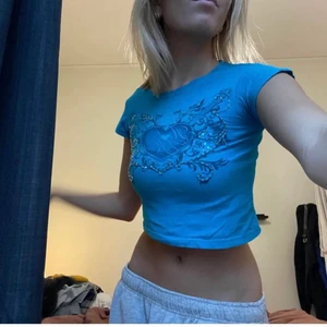 Turkos topp - Superfin topp köpt här på plick för ca en vecka sedan. Den va tyvärr lite för liten för mig så säljer den vidare. Skriv för fler bilder.💗