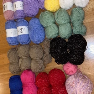 Garn - Säljer alla dessa 28 garn för 399kr! Alla är i olika material och de flesta är oanvända💕