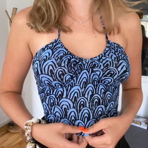 Så söt sommartopp! - Jättefin sommartopp som jag sytt själv!💕 finns just nu 4 i lager, varav 2 är A-B kupa och XS i midjan, 2 är C-F kupa och S i midjan! Kan göra fler och i andra färger, skicka mått! Det är dessutom rätt stretchigt tyg så storlekarna kan passa fler! 