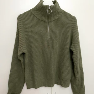 Stickad tröja  - Skön stickad tröja i fin grön färg från bikbok i storlek S💚 30kr+frakt 